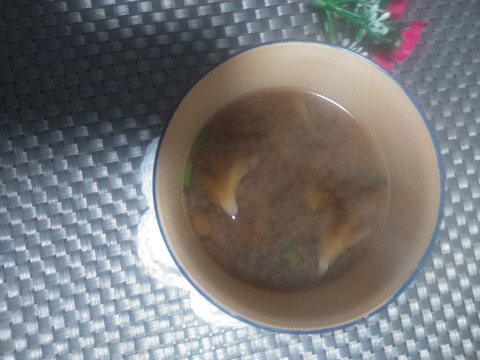 栄養満点！舞茸の味噌汁